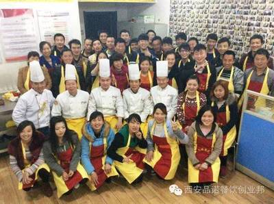 品諾餐飲小吃培訓(xùn)學(xué)員日常學(xué)習(xí)現(xiàn)場(chǎng) 理論與實(shí)踐結(jié)合，賦能酒店管理與信息咨詢服務(wù)